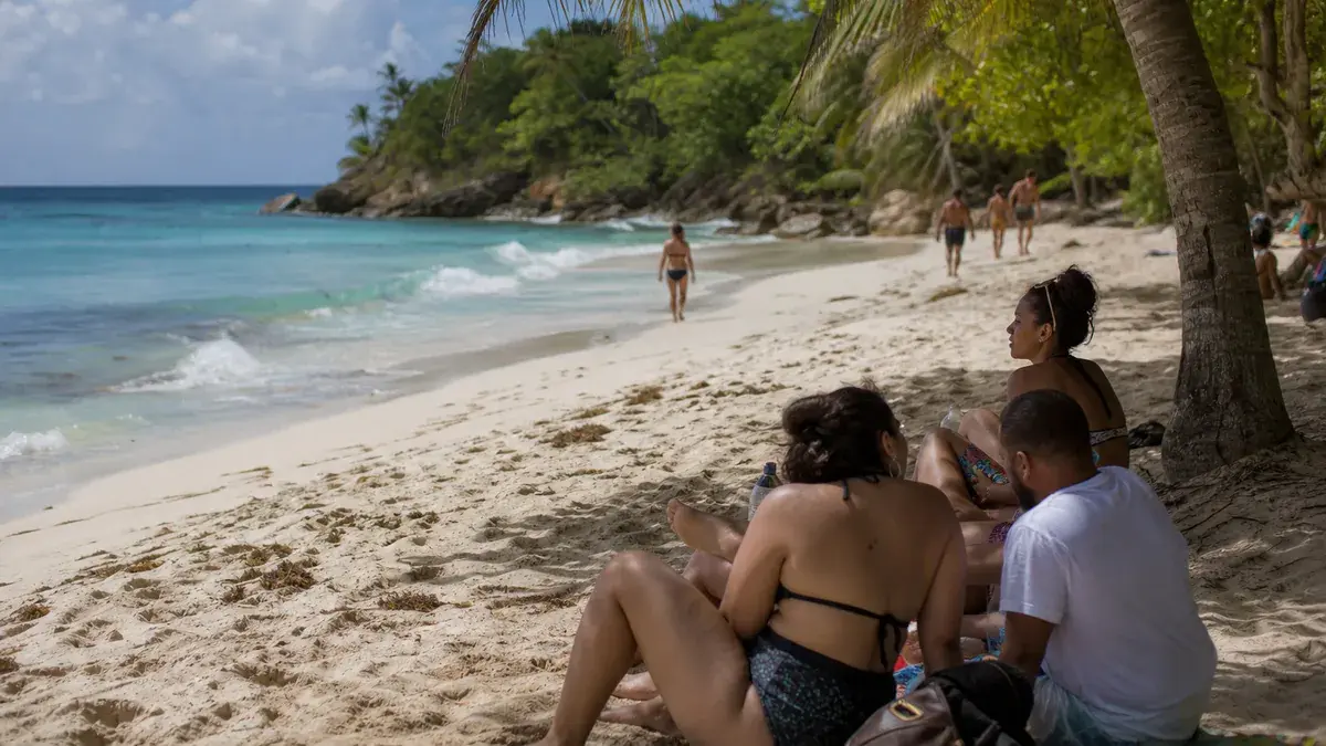 Guadeloupe ou Martinique : plages, activités et budget pour choisir son île