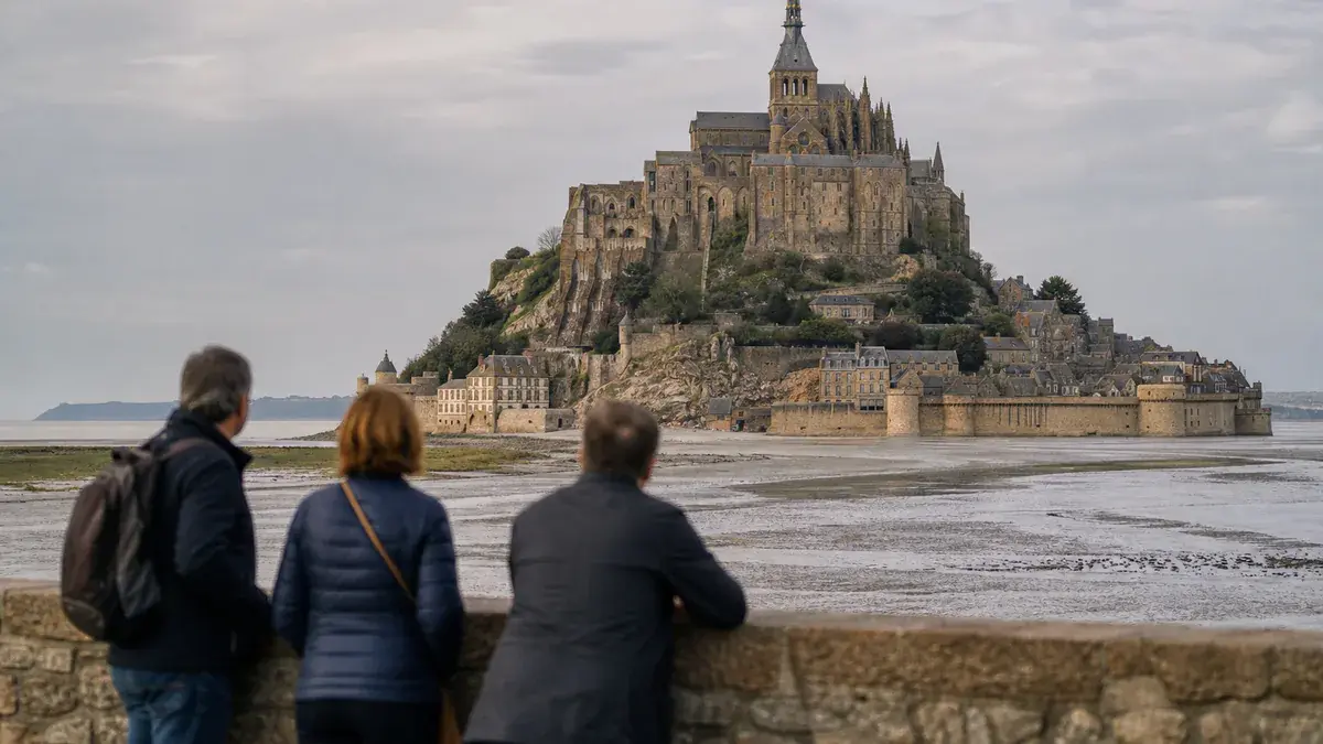 Visiter le Mont-Saint-Michel : parking, navettes, billets et horaires des marées